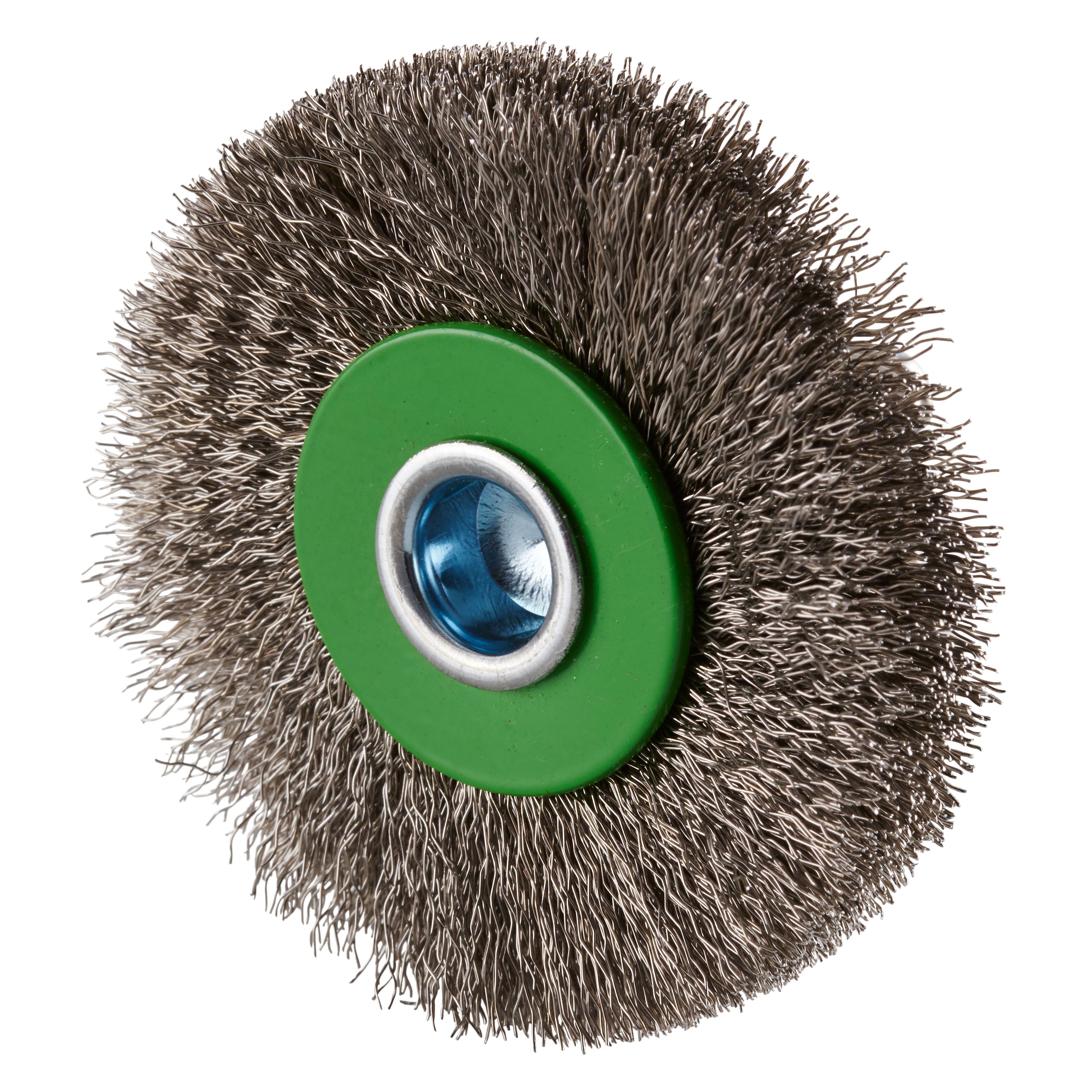 353124 ERBW ronde staalborstel, een radiale borstel van roestvast staal met gegolfde draad van roestvast staal met 6 mm as, een diameter van 60 mm en een draaddikte van 0.20 mm. Eigenschappen: - Voor flexibel werken - Voor het behoedzaam reinigen - Homogene oppervlakken. Deze ronde staalborstels zijn geschikt voor het gebruik op de rechte slijper en de persluchtslijper. Geschikt voor de bewerking van staal, RVS en aluminium. 10 staalborstels per doos