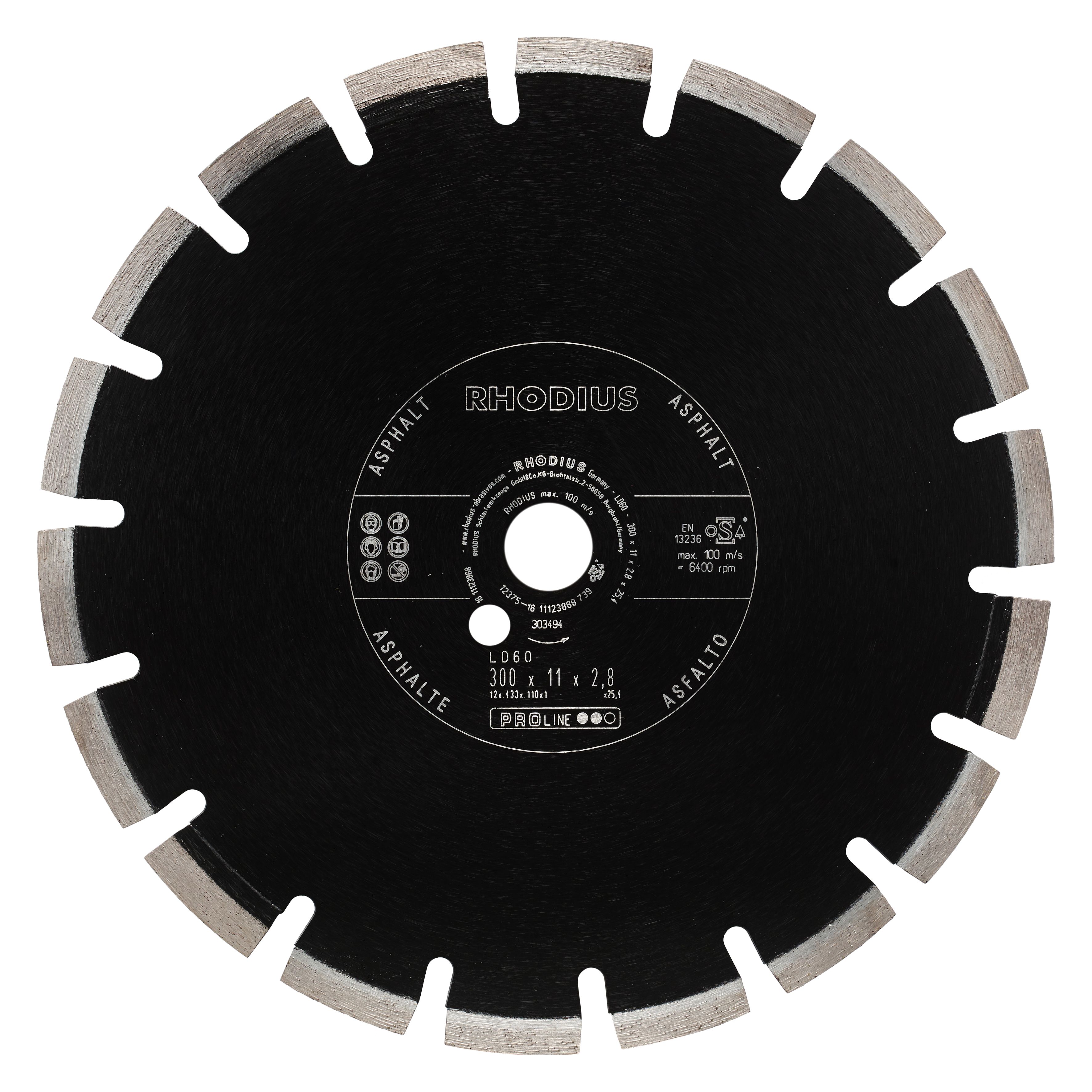 303494 LD60 Diamantdoorslijpschijf 300 mm met asgat 25.4 mm. Met gesmede segmenten, dit zorgt voor een minimum aan trilling tijdens de werkzaamheden. EIGENSCHAPPEN: - Geschikt voor Asfalt - Nat en droogslijpen - 11 mm diamantsegmenten - Lasergelast - Hoge veiligheid tegen ondersnijding door diepe beschermsegmenten. Een reduceerring voor asgat 22.23 en 20 mm wordt standaard meegeleverd.