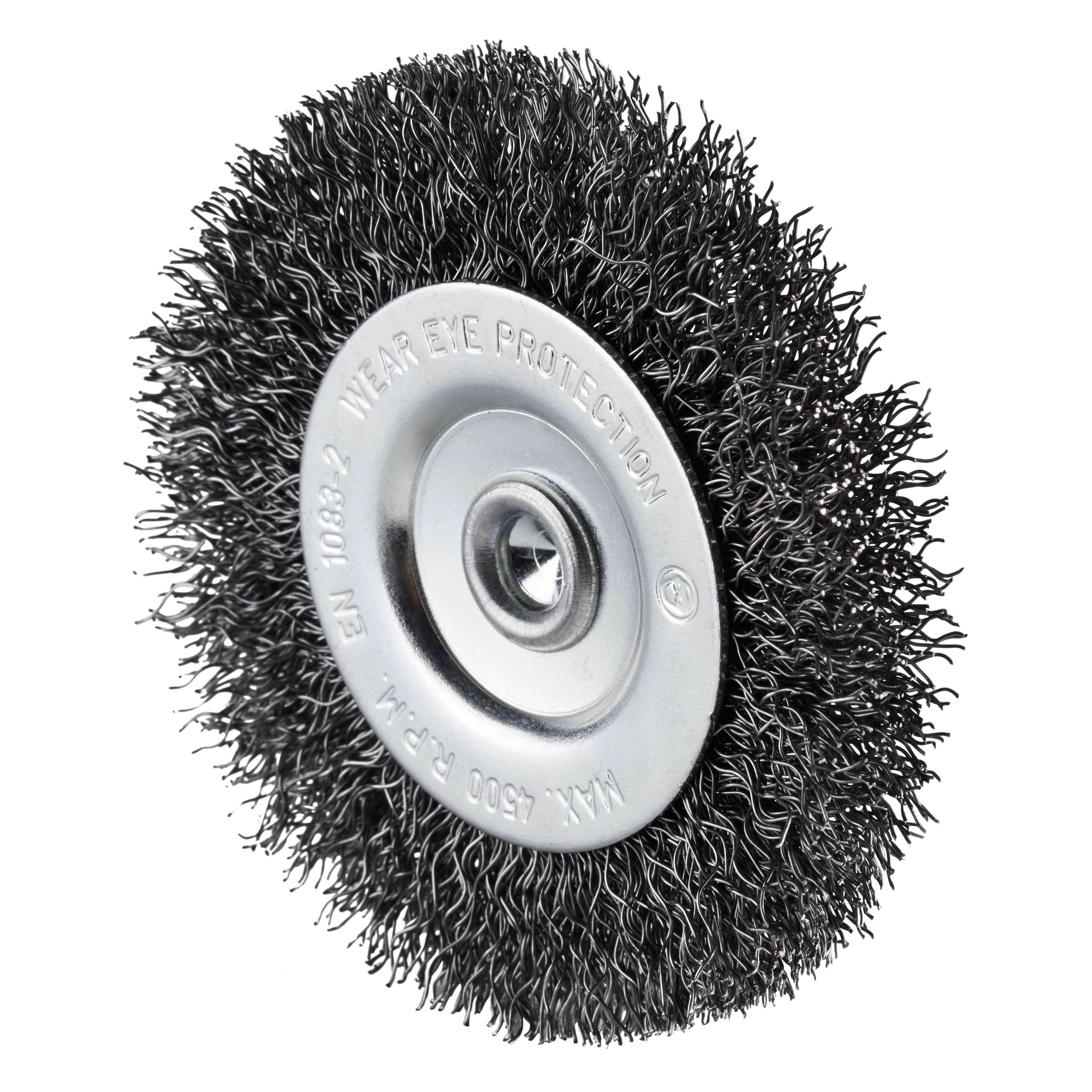 353028 SRBWBM staalborstel, een radiale staalborstel met gegolfde staaldraad met 6 mm as, een diameter van 75 mm, asgat van 6.0 mm en een draaddikte van 0.30 mm. Eigenschappen: - Voor flexibel werken - Voor het behoedzaam reinigen - Vermessingd voor grotere bescherming tegen corrosie. Deze radiale staalborstels zijn geschikt voor het gebruik op de boormachine. Geschikt voor de bewerking van staal. 10 radiale staalborstels per doos