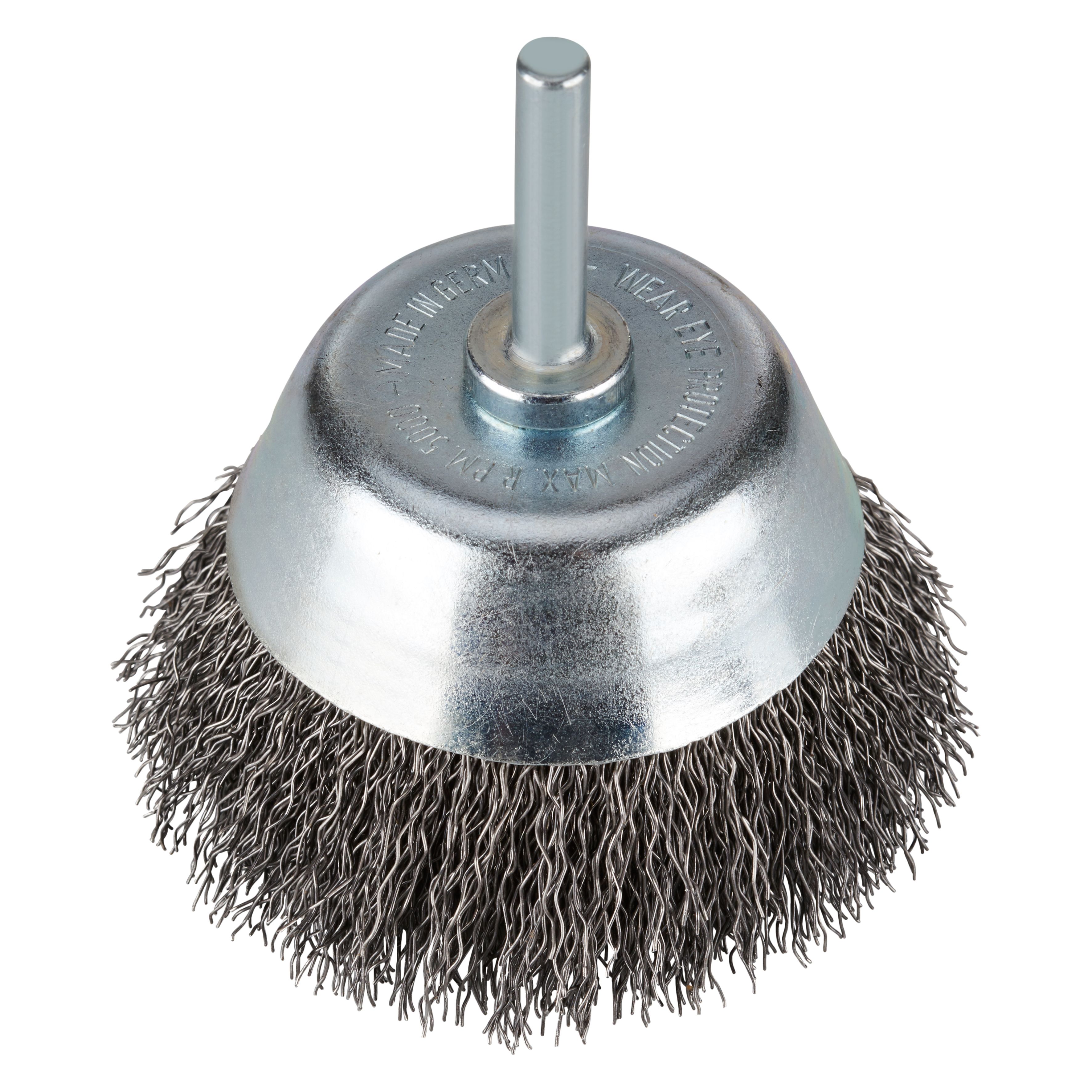 353139 STBWGS komborstel op stift, een komborstel met gegolfde staaldraad met een 6 mm as, een diameter van 70 mm, asgat van 6.0 mm en een draaddikte van 0.30 mm. Eigenschappen: - Een hoog maximaal toelaatbaar toerental - Voor flexibel werken - Voor het behoedzaam reinigen - In kunststof ingegoten voor een tot wel 10x langere levensduur. Deze komborstels zijn geschikt voor het gebruik op de rechte slijper en de persluchtslijper. Geschikt voor de bewerking van staal. 10 komborstels per doos