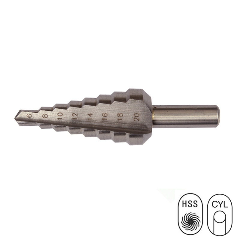 SB6025 HSS Stappenboor, 6 - 25 mm, voor intensief dagelijks gebruik voor het opboren of afwerken van boorgaten in plaatstaal, non-ferrometalen en PVC. HSS geslepen stappenboor met innovatieve splitpoint, waardoor centreren overbodig is. De diameter en stappen zitten in de boor gegraveerd en blijven uitermate lang zichtbaar. Ook geschikt voor het boren in kunststof. Met cilindrische aansluiting, geschikt voor accuboormachines. Tip: Denk aan uw boorsnelheid! Wanneer u werkt met een stappenboor is het beste om dit langzaam te doen. Begin met een laag toerental en voer het langzaam op wanneer je merkt dat het te makkelijk gaat. Tip: Het advies is om CTN Boor-en Snijolie te gebruiken, wanneer u intensief boort in b.v. de harde metaalsoorten. Deze olie koelt het materiaal en de stappenboor.